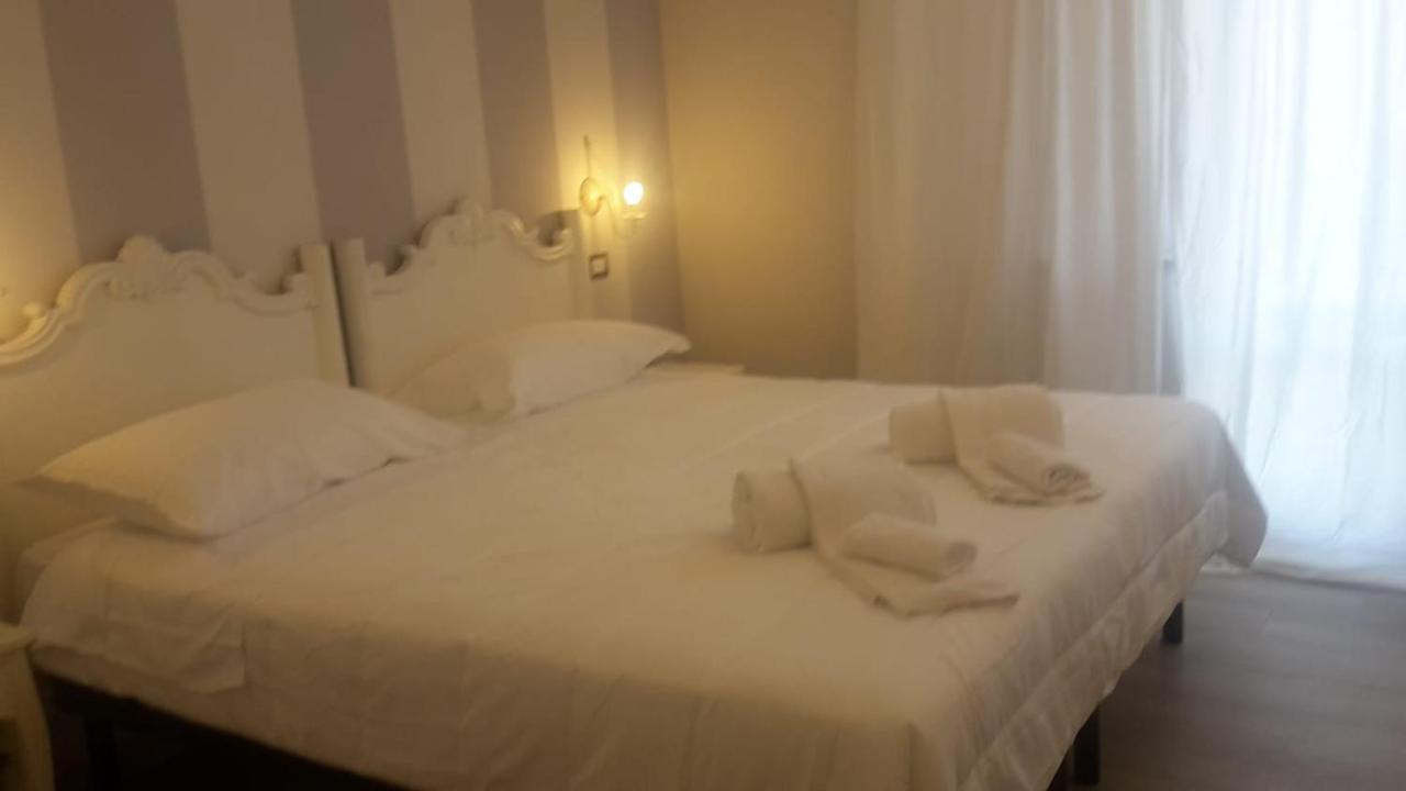 Brezza Marina Bed & Breakfast Marina Di Carrara Eksteriør bilde